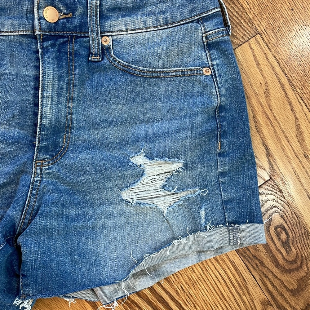 Women’s High Rise Midi Jean Shorts. Size 6/28. Like New Condition. - Picture 4 of 11